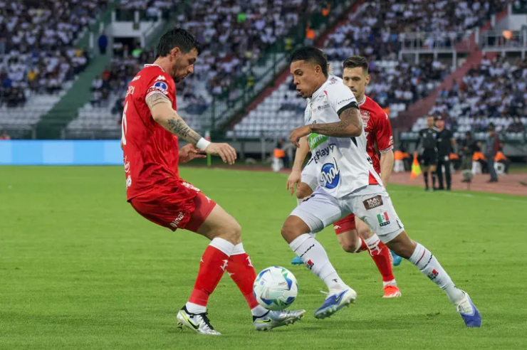 Once Caldas-Huracán